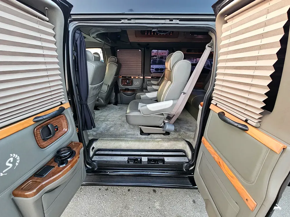 CHEVROLET EXPRESS AWD STARCRAFT LOW MILEAGE JAPAN IMPORTED - Image 13