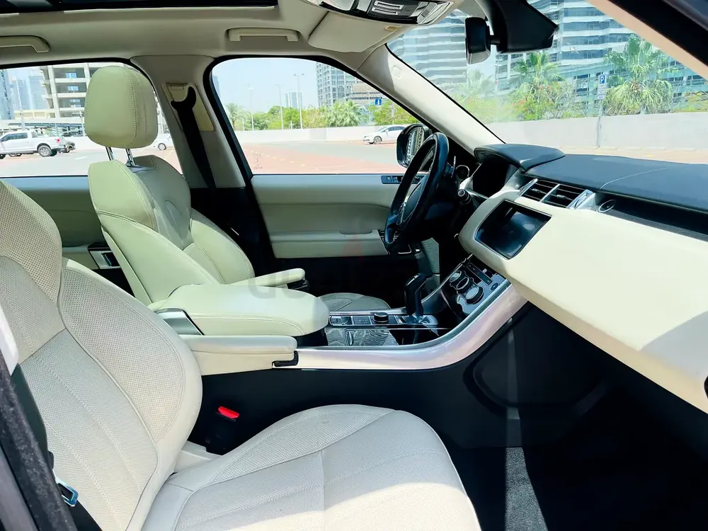 Amazing Range Rover Sport - GCC - 2016 - Image 11