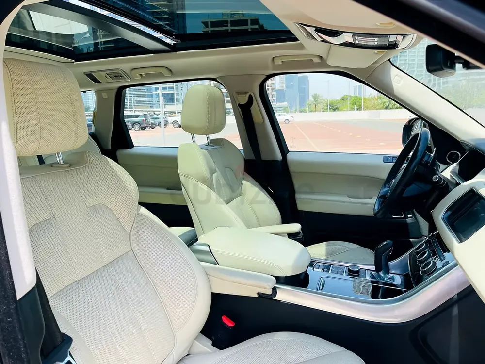 Amazing Range Rover Sport - GCC - 2016 - Image 12
