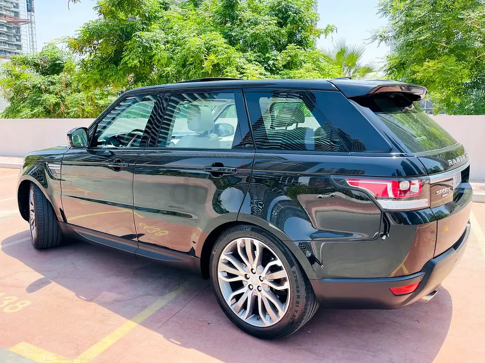 Amazing Range Rover Sport - GCC - 2016 - Image 4
