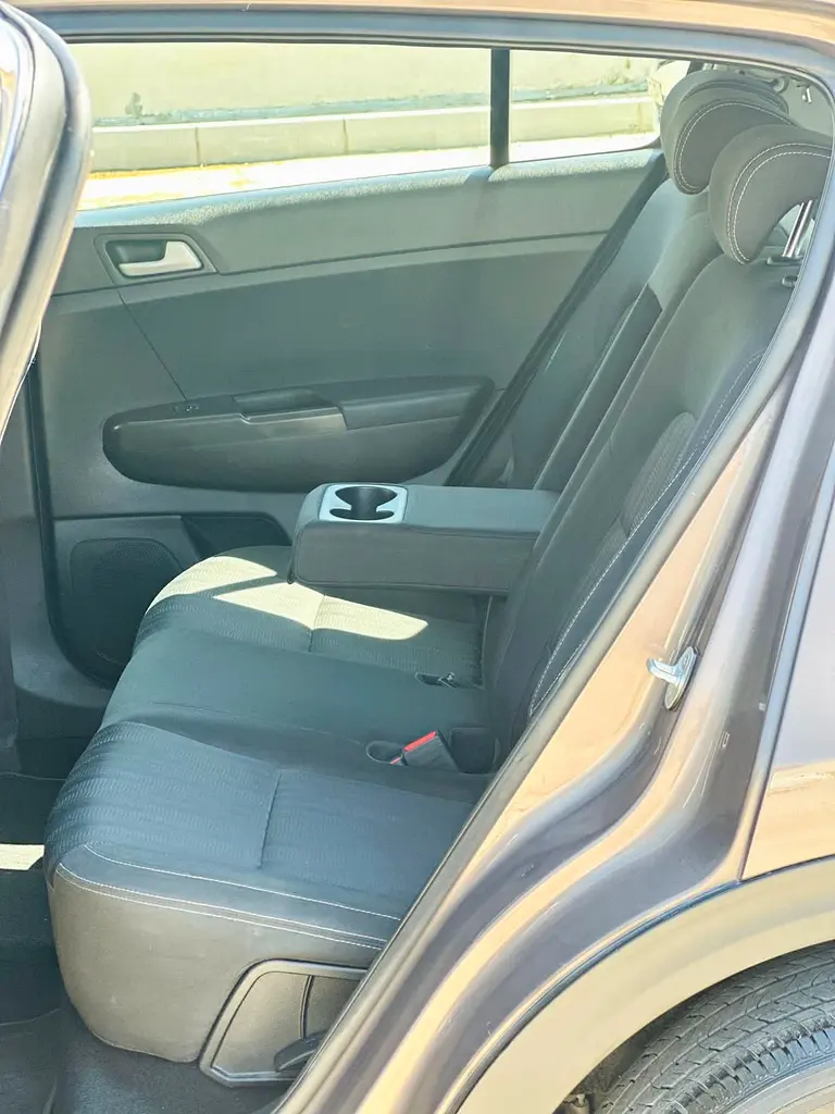 Kia Sportage 2020 Mid option GCC - Image 10