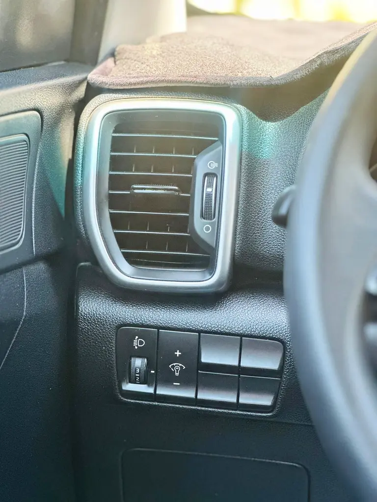 Kia Sportage 2020 Mid option GCC - Image 11