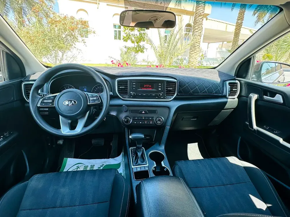 Kia Sportage 2020 Mid option GCC - Image 12
