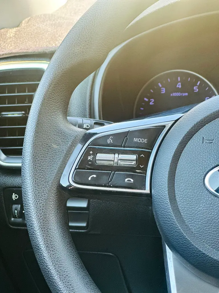 Kia Sportage 2020 Mid option GCC - Image 14