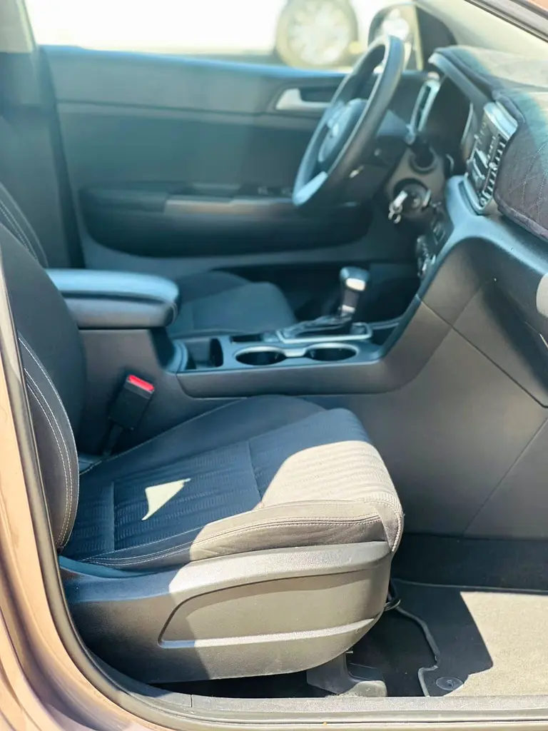 Kia Sportage 2020 Mid option GCC - Image 16