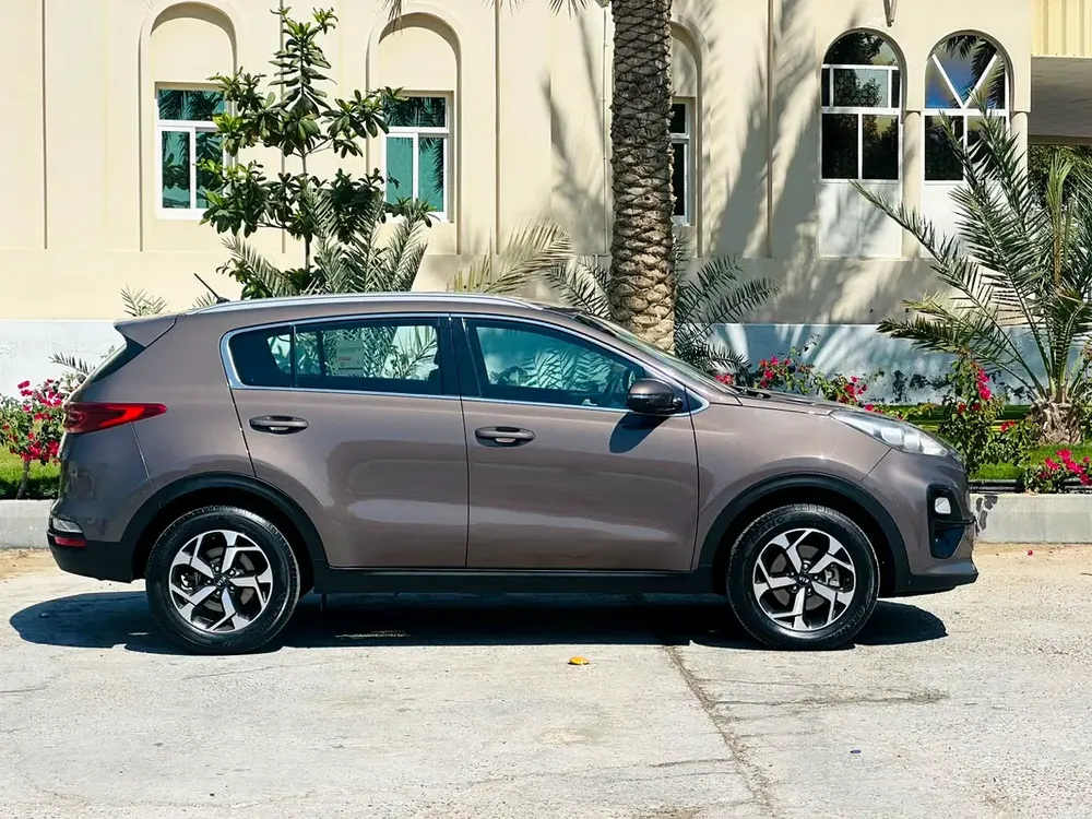 Kia Sportage 2020 Mid option GCC - Image 6