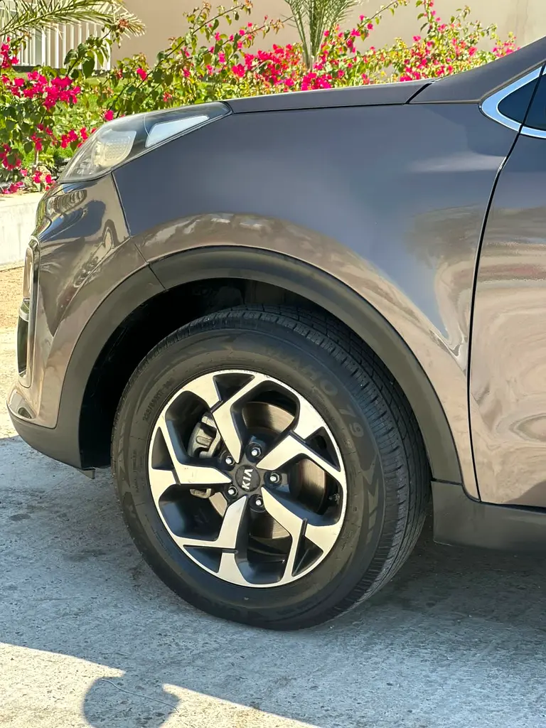 Kia Sportage 2020 Mid option GCC - Image 9