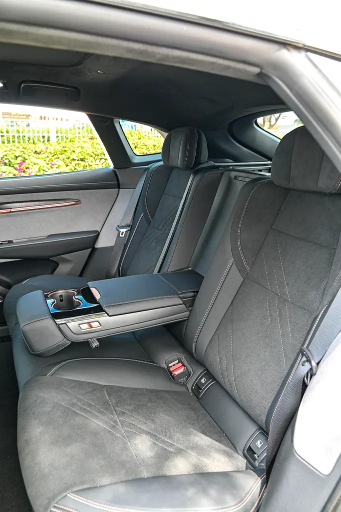 Zeekr 001 Flagship AWD 2025 - GCC Specs - Brand New - Image 8