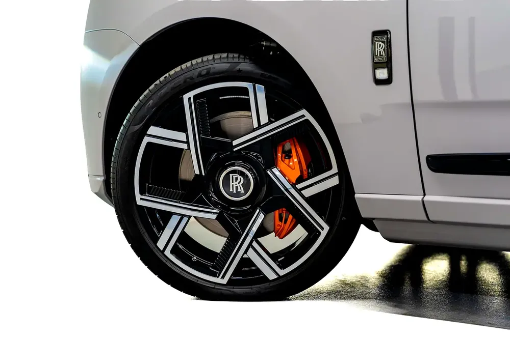 2025 Rolls Royce Cullinan Black Badge - GCC Spec - Warranty Available - Image 7