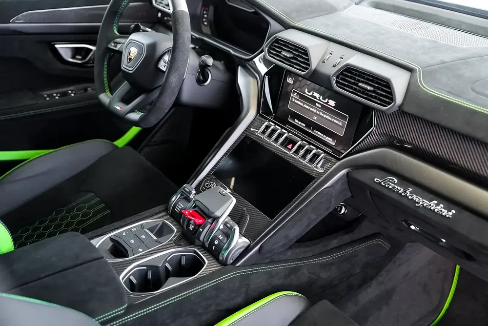 URUS PERFORMANTE - ALCANTARA SEATS - CARBON INTERIOR AND EXTERIOR - TWO TONE INTERIOR - MASSAGE SEAT - Image 16