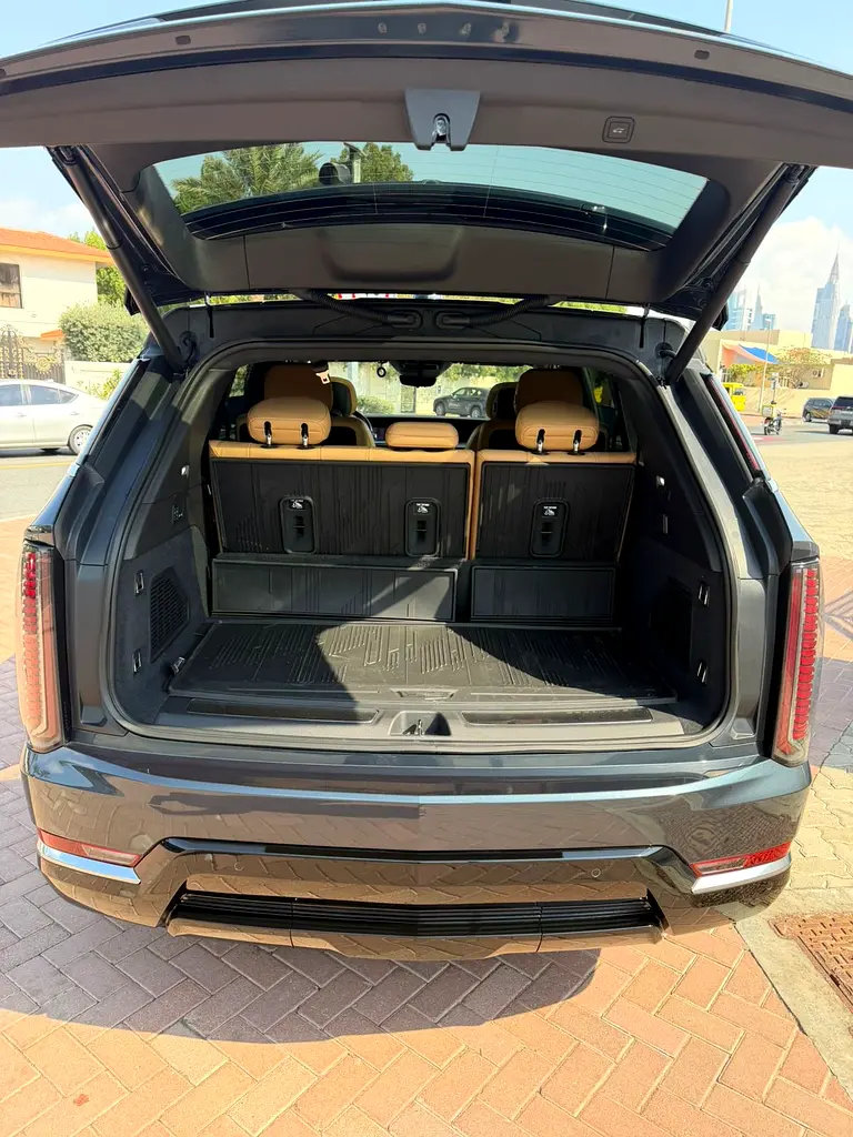 2026 Cadillac Escalade Premium Luxury Platinum - American Specs - Image 8