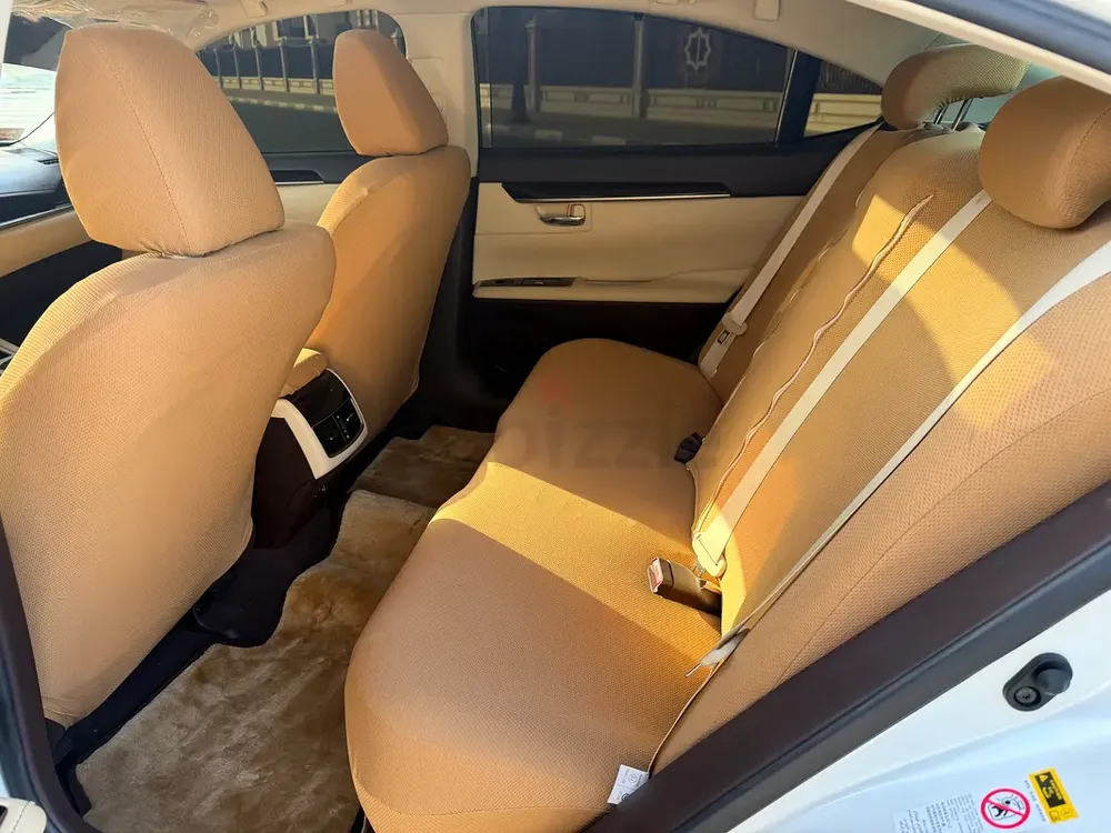 Low mileage LEXUS ES350 - Image 10