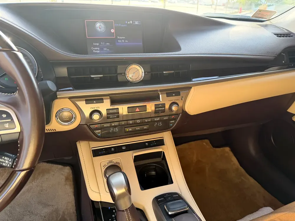 Low mileage LEXUS ES350 - Image 11