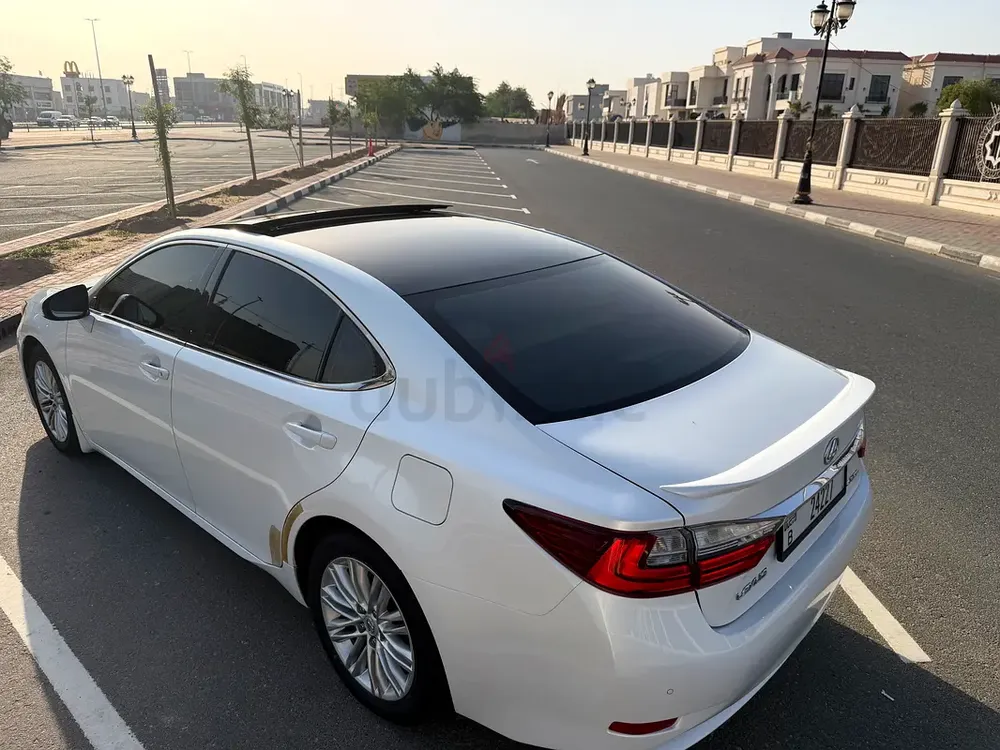 Low mileage LEXUS ES350 - Image 14