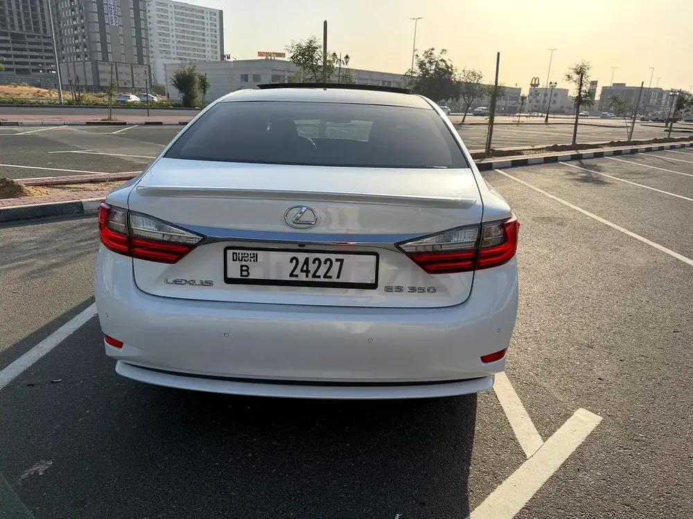Low mileage LEXUS ES350 - Image 5