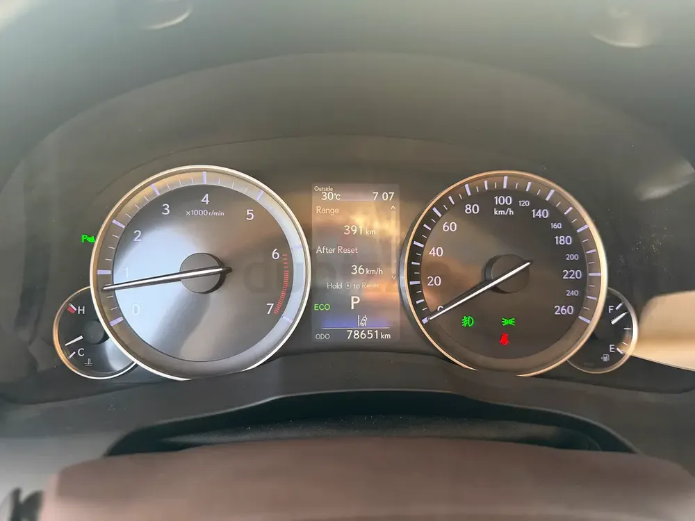 Low mileage LEXUS ES350 - Image 8