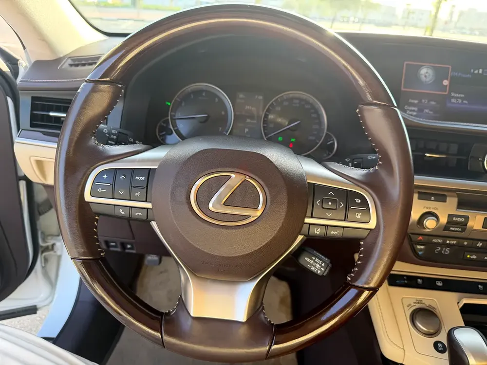 Low mileage LEXUS ES350 - Image 9