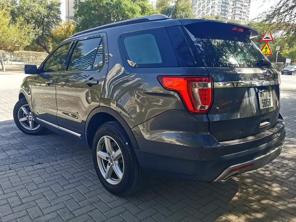 Ford Explorer XLT 2016 Grey single owner low mileage 7 seats - Image 4
