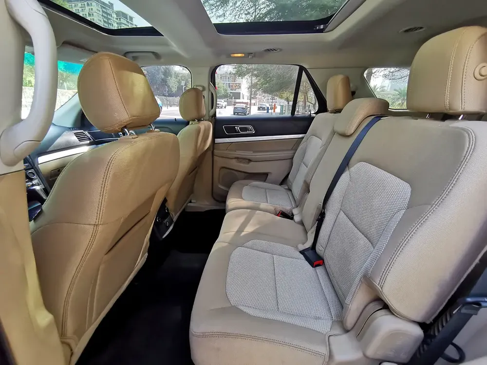 Ford Explorer XLT 2016 Grey single owner low mileage 7 seats - Image 8