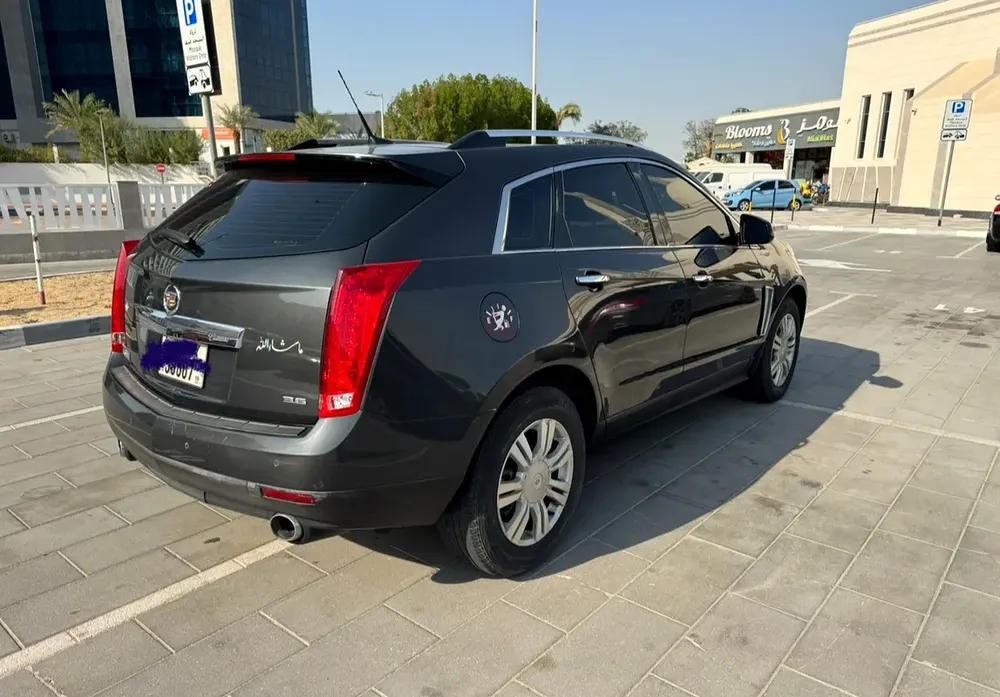 2015 Cadillac SRX Luxury | GCC Specs | Well Maintained - Image 4