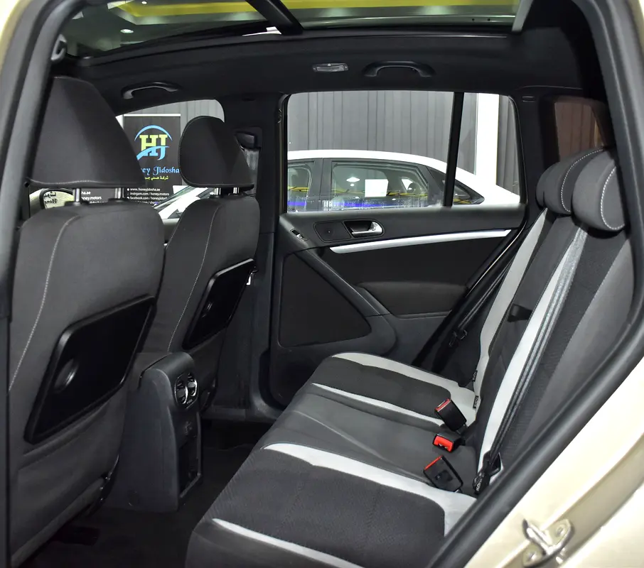 ORIGINAL PAINT ( صبغ وكاله ) Volkswagen Tiguan R-Line ( 2016 Model ) in Beige Color GCC Specs - Image 16