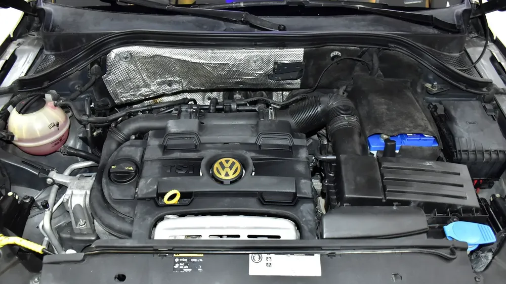 ORIGINAL PAINT ( صبغ وكاله ) Volkswagen Tiguan R-Line ( 2016 Model ) in Beige Color GCC Specs - Image 17
