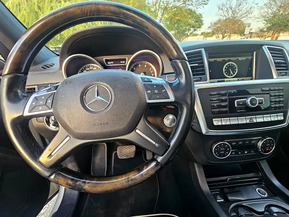 2015 Mercedes-Benz M-Class ML 500 | GCC Specs | V8 Luxury SUV - Image 11