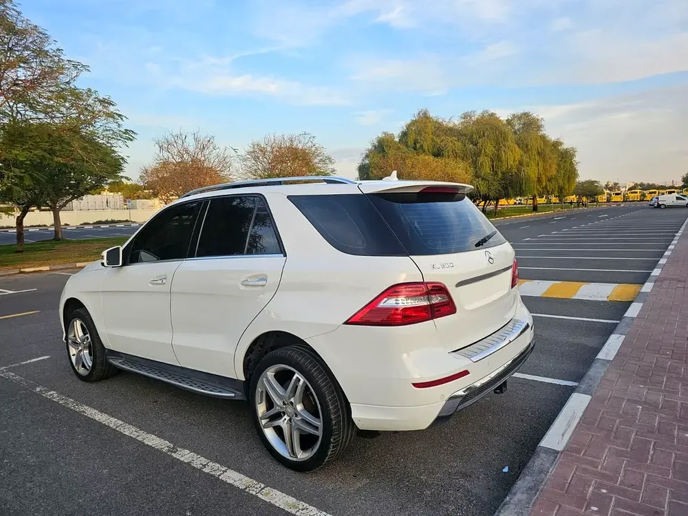 2015 Mercedes-Benz M-Class ML 500 | GCC Specs | V8 Luxury SUV - Image 7