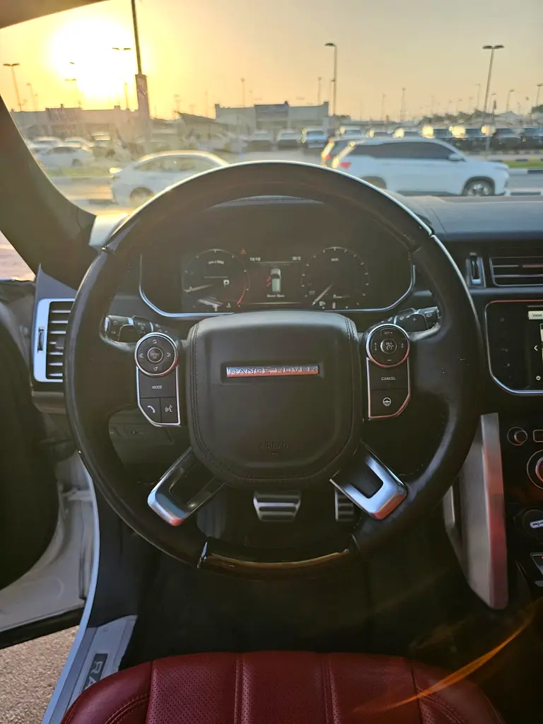 Land Rover Range Rover SE 2016 - GCC Specs - Excellent Condition - Image 12