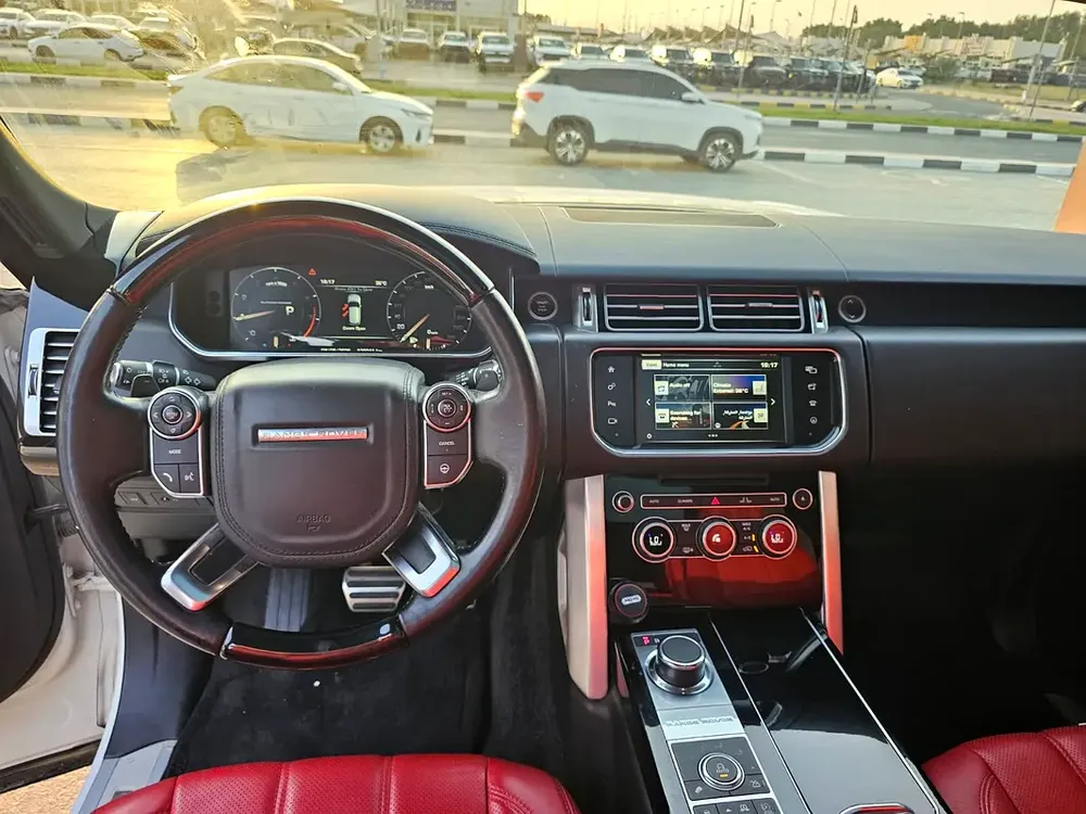 Land Rover Range Rover SE 2016 - GCC Specs - Excellent Condition - Image 13