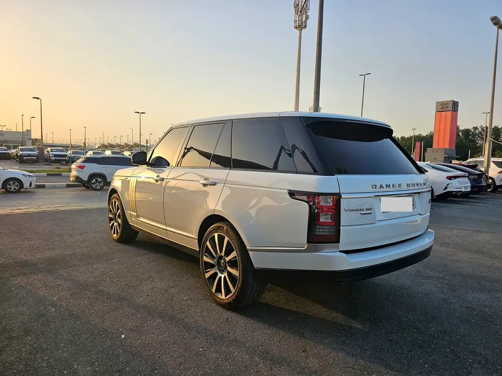 Land Rover Range Rover SE 2016 - GCC Specs - Excellent Condition - Image 5