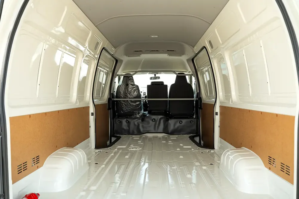 TOYOTA HIACE 2.7 PETROL DELIVERY VAN HIGH ROOF 2025 - Image 10