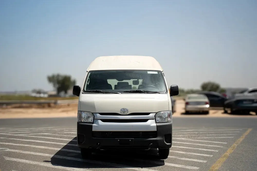 TOYOTA HIACE 2.7 PETROL DELIVERY VAN HIGH ROOF 2025 - Image 4