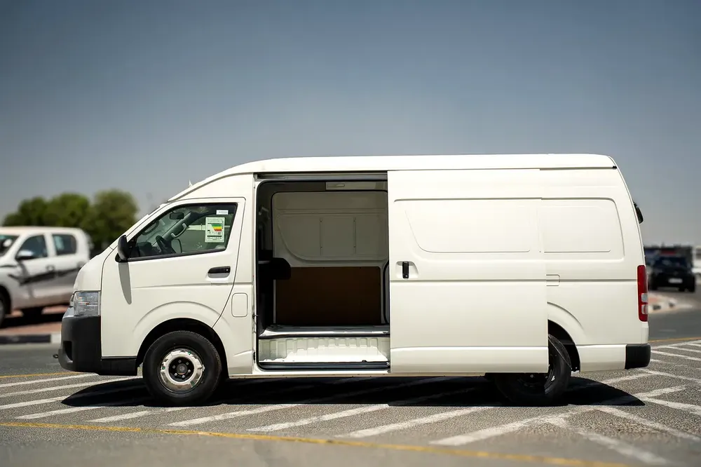 TOYOTA HIACE 2.7 PETROL DELIVERY VAN HIGH ROOF 2025 - Image 8