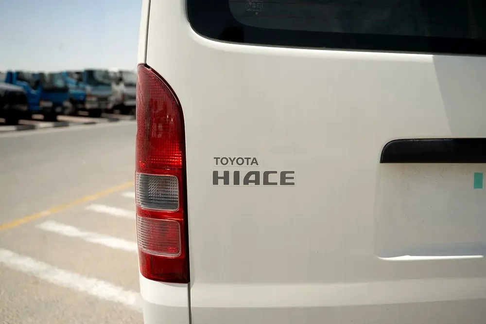 TOYOTA HIACE 2.7 PETROL DELIVERY VAN HIGH ROOF 2025 - Image 9