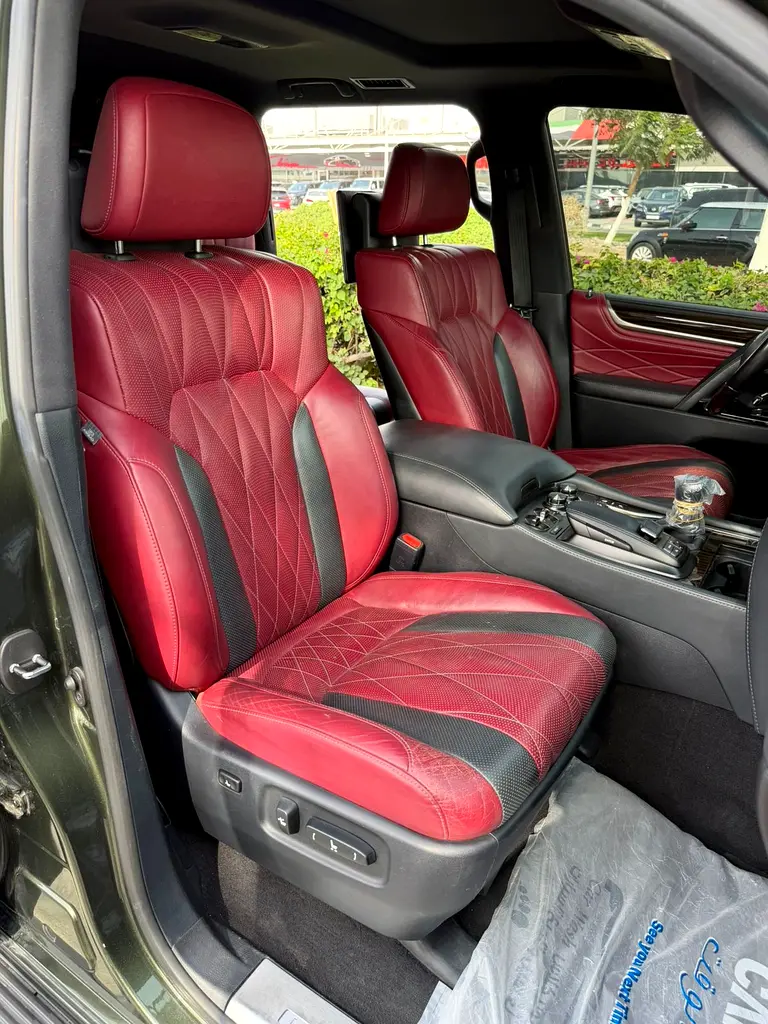 Lexus LX 570 Black Edition 2021 - GCC Specs - Perfect Condition - Image 12