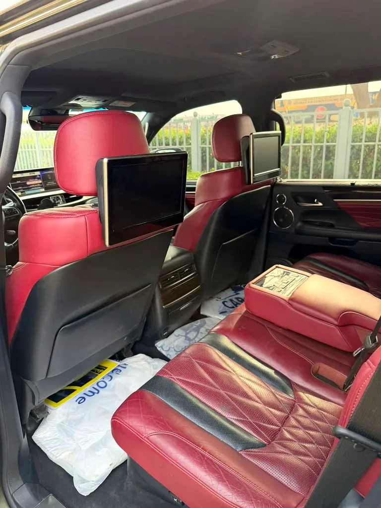 Lexus LX 570 Black Edition 2021 - GCC Specs - Perfect Condition - Image 14