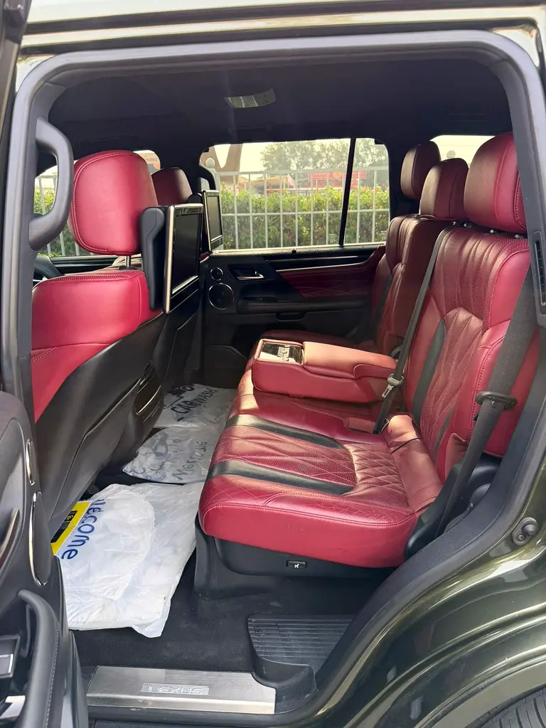 Lexus LX 570 Black Edition 2021 - GCC Specs - Perfect Condition - Image 15