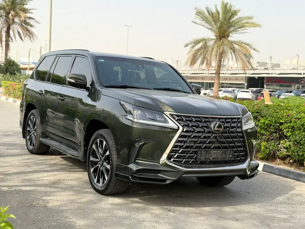 Lexus LX 570 Black Edition 2021 - GCC Specs - Perfect Condition - Image 4