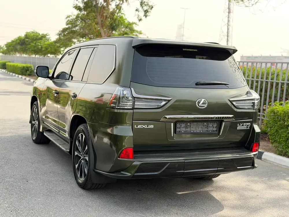 Lexus LX 570 Black Edition 2021 - GCC Specs - Perfect Condition - Image 5