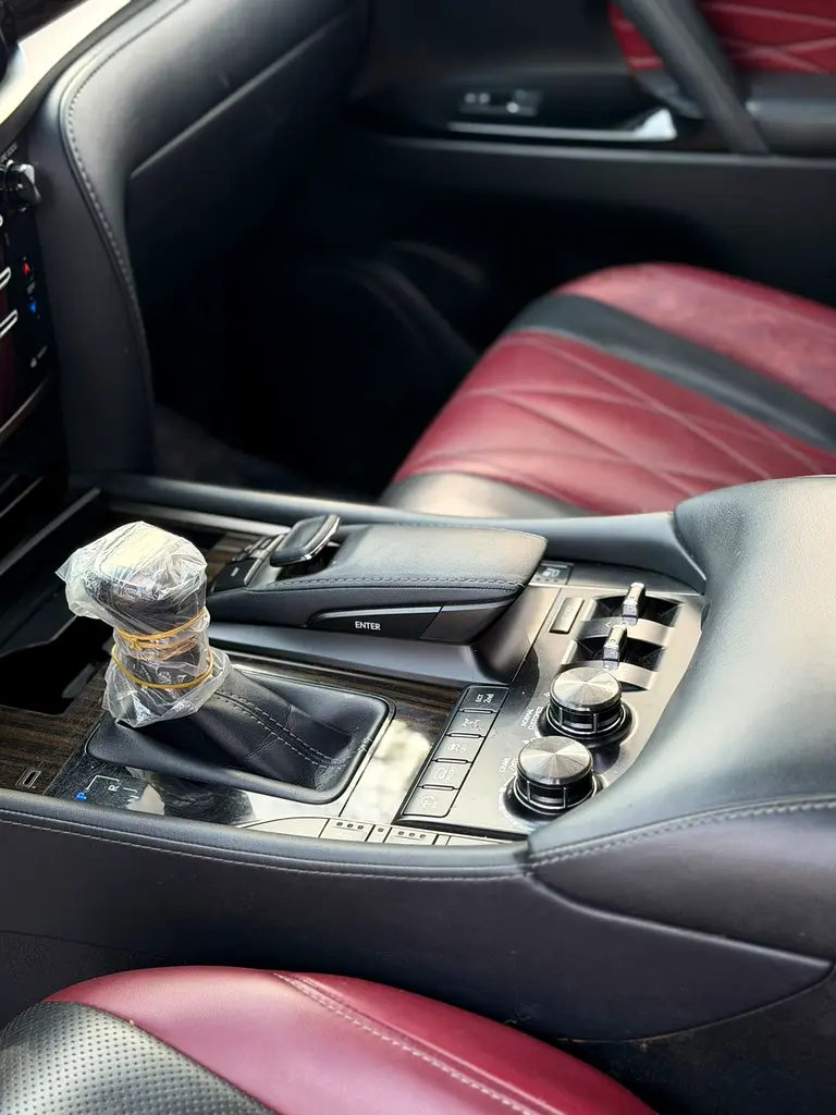 Lexus LX 570 Black Edition 2021 - GCC Specs - Perfect Condition - Image 6