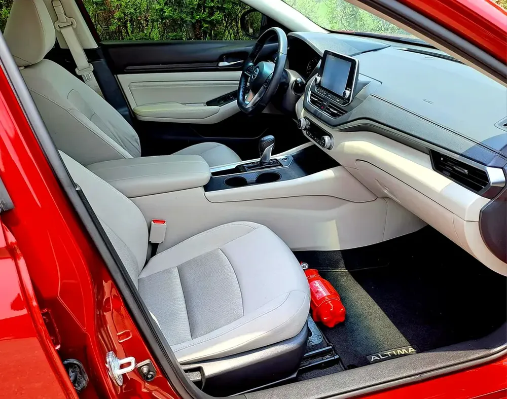 850-Monthly l GCC l SUNROOF | Cruise, Camera, GPS l Accident Free - Image 10