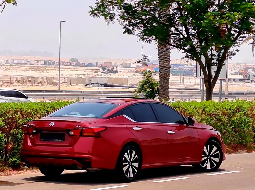 850-Monthly l GCC l SUNROOF | Cruise, Camera, GPS l Accident Free - Image 4