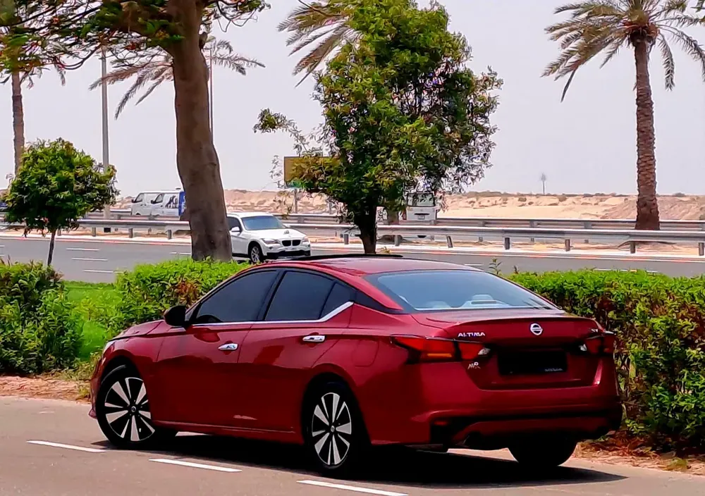 850-Monthly l GCC l SUNROOF | Cruise, Camera, GPS l Accident Free - Image 5