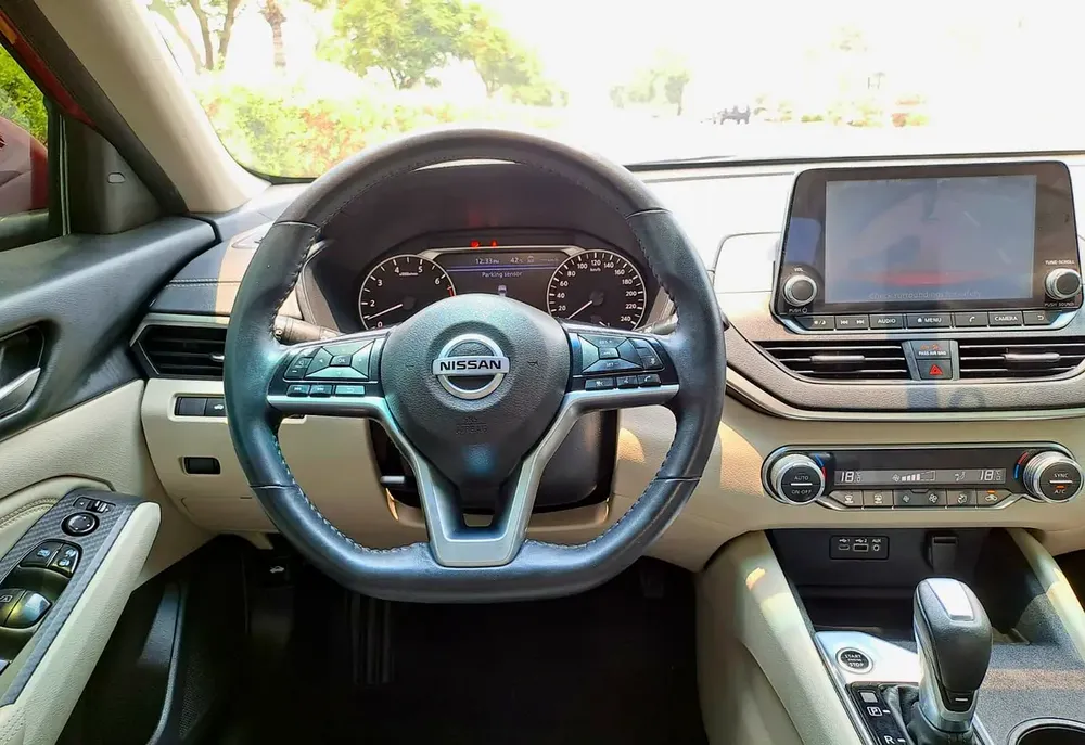 850-Monthly l GCC l SUNROOF | Cruise, Camera, GPS l Accident Free - Image 9