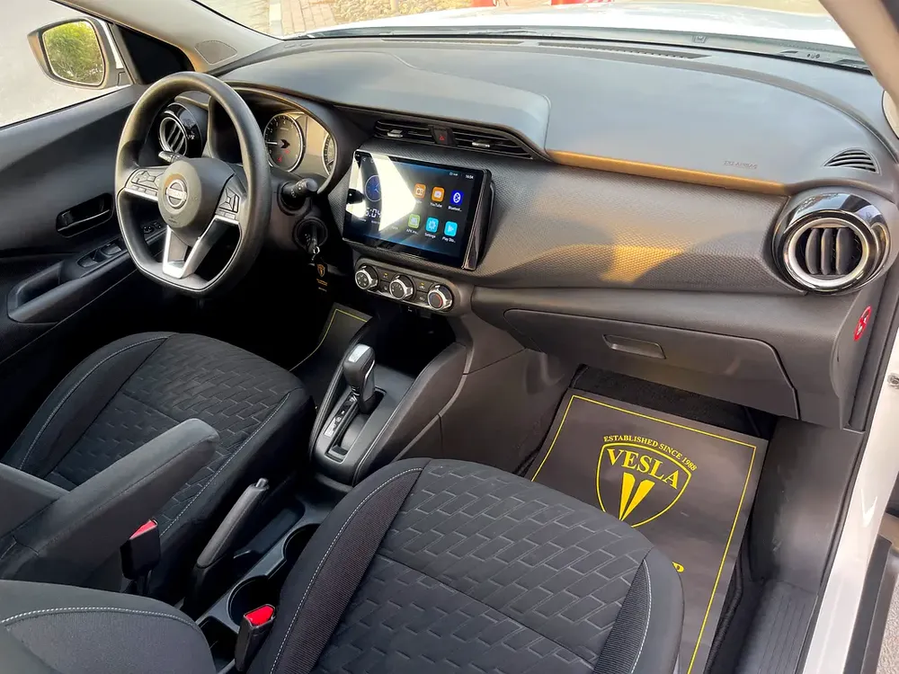 UNLIMITED MILEAGE WARRANTY / CRUISE CONTROL + NAVIGATION + CAMERA + APPLE CAR PLAY + - Image 15