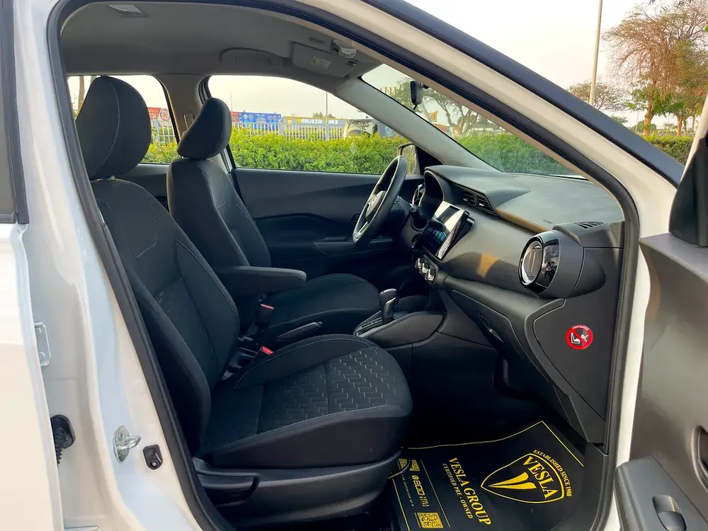 UNLIMITED MILEAGE WARRANTY / CRUISE CONTROL + NAVIGATION + CAMERA + APPLE CAR PLAY + - Image 17