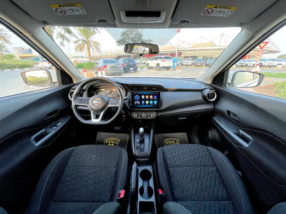 UNLIMITED MILEAGE WARRANTY / CRUISE CONTROL + NAVIGATION + CAMERA + APPLE CAR PLAY + - Image 19