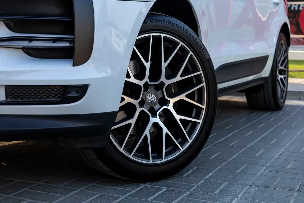 Porsche Macan 2019 GCC | Warranty | Flexible D.P. - Image 10