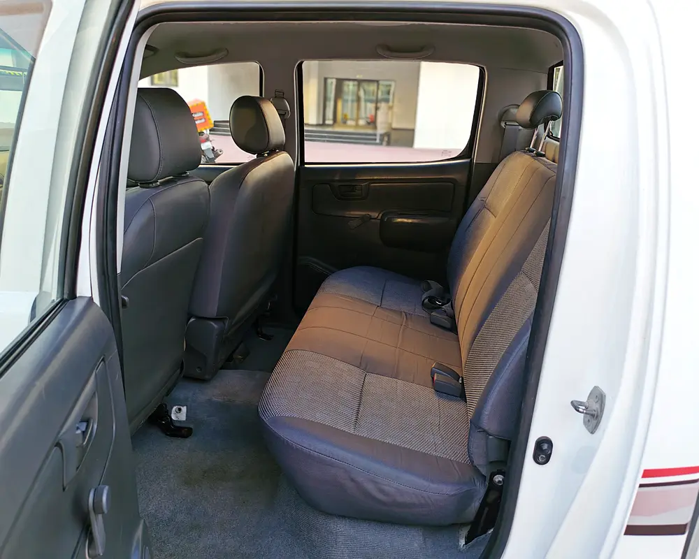Toyota Hilux 2013 Double Cab 4x4 DLS GCC Specs - Reliable Workhorse Ready Condition - Image 10